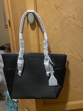 Michael kors black and gray tote bag